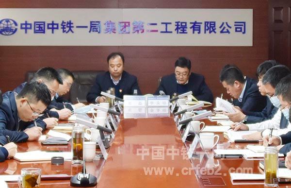 二公司党委书记、执行董事李永明、总经理崔磊领学